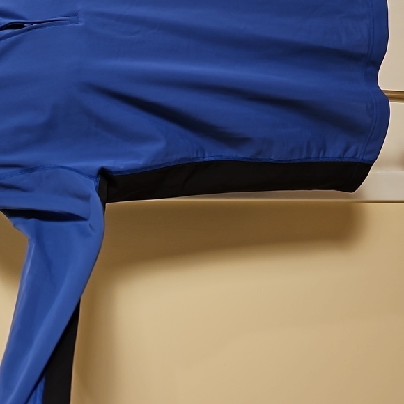 Land's End 1/4 Zip Athletic Top  Size: Large - Picture 3 of 7